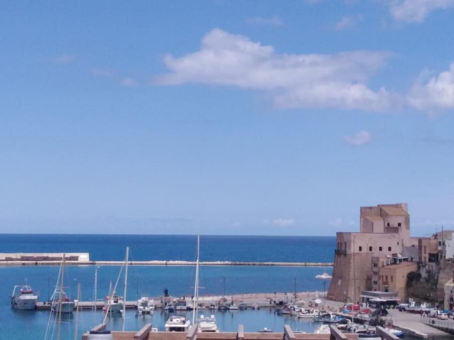 A 2 Passi Dal Castello ,Appartamento Con Veranda カステッランマーレ・デル・ゴルフォ エクステリア 写真